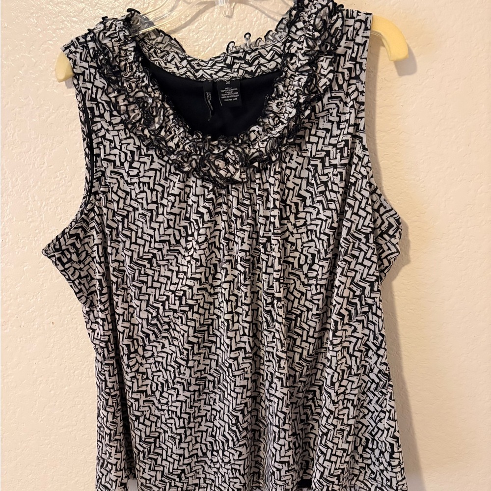 New Directions Monochrome Sleeveless Blouse